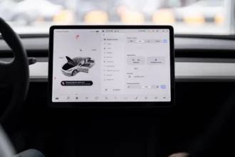 Apple Android AI automotive